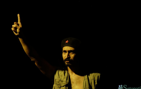 'म' नाटकमा सुलक्षण भारती। तस्बिरः नवीनबाबु गुरुङ/सेतोपाटी